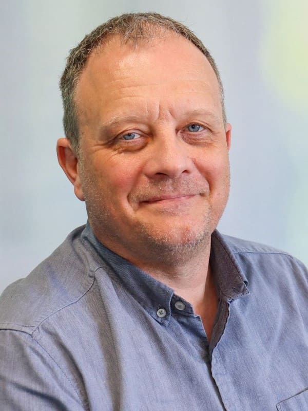 A professional headshot of Steve Gratte.
